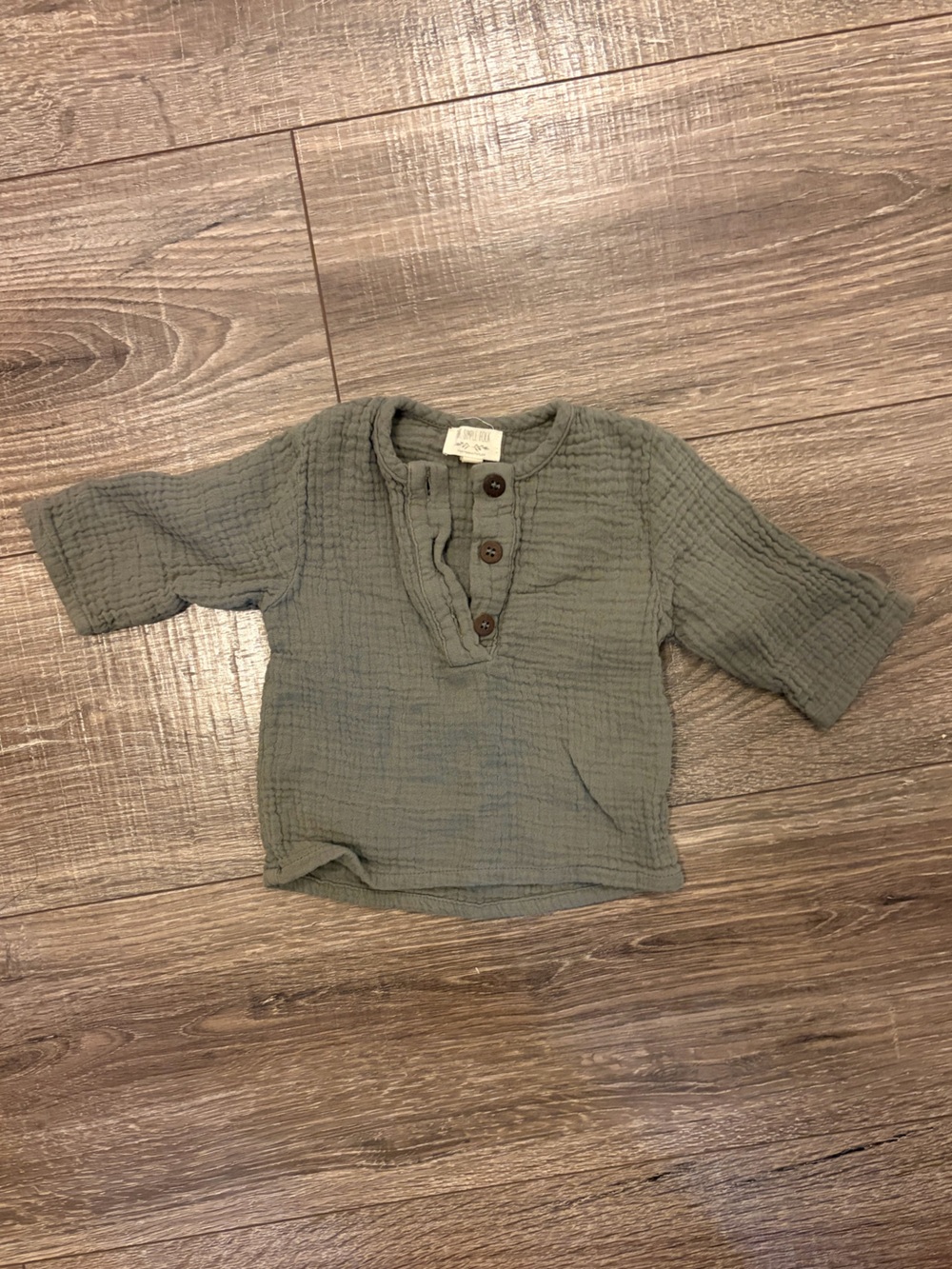 Simple Folk organic cotton Muslin Henley Top in Sage Green